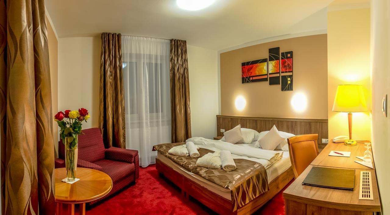 Wellness Hotel Hluboky Dvur Hrubá Voda Exterior foto